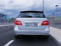 Usado Mercedes B180 122 CV (89 kW) 2013 Gris / plata Monovolumen