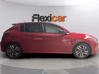Usado Peugeot 208 Allure 101 CV (74 kW) 2023 Granate Utilitario