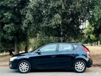 Usado Hyundai i30 Style 128 CV (94 kW) 2011 Negro Berlina