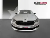 Usado Skoda Fabia Essence 80 CV (58 kW) 2025 Plateado Utilitario