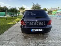 Usado Peugeot 307 90 CV (66 kW) 2002 Violeta / lila Berlina
