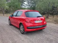 Usado Peugeot 207 110 CV (80 kW) 2006 Rojo Berlina