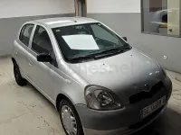 Usado Toyota Yaris Sol 68 CV (50 kW) 1999 Gris / plata Berlina