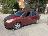 Usado Renault Scénic II 105 CV (77 kW) 2008 Rojo Monovolumen