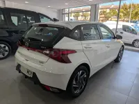 Usado Hyundai i20 100 CV (73 kW) 2022 Blanco Utilitario