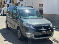 Usado Peugeot Partner Tepee Style 100 CV (73 kW) 2016 Gris / plata Monovolumen