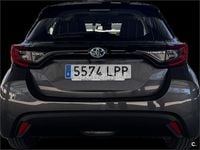Usado Toyota Yaris Hybrid Active 116 CV (85 kW) 2021 Gris / plata Berlina