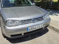 Usado VW Golf IV Highline 105 CV (77 kW) 2003 Gris / plata Berlina