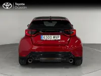 Usado Toyota Yaris 276 CV (202 kW) 2024 Rojo emocion Utilitario