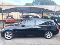 Usado BMW 318 143 CV (105 kW) 2011 Negro Familiar