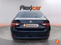 Usado Skoda Superb Active 150 CV (110 kW) 2018 Negro Familiar