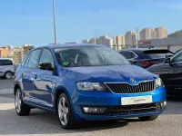 Usado Skoda Rapid Style 90 CV (66 kW) 2016 Azul Utilitario