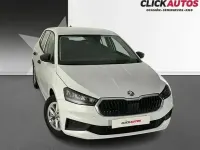 Usado Skoda Fabia Essence 80 CV (58 kW) 2025 Plata Utilitario