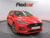 Usado Ford Focus ST-Line 125 CV (91 kW) 2022 Rojo Berlina