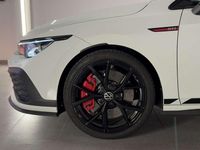 Usado VW Golf VIII GTI 300 CV (220 kW) 2023 Blanco Utilitario