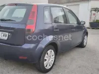 Usado Ford Fiesta Ghia 80 CV (58 kW) 2004 Azul Utilitario