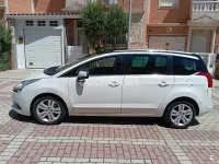Używany Peugeot 5008 Allure 150 KM (110 kW) 2011 Biały Minivan