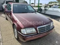 Usado Mercedes C180 Elegance 122 CV (89 kW) 1996 Granate Familiar
