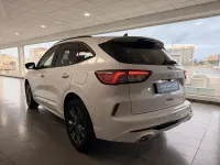 Usado Ford Kuga ST-Line 225 CV (165 kW) 2023 Blanco platino (especial) SUV