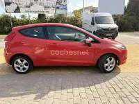 Usado Ford Fiesta Trend 82 HP (60 kW) 2009 Vermelho Sedan