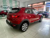 Usado Kia Stonic 100 CV (73 kW) 2020 Granate SUV