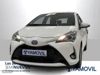 Usado Toyota Yaris Hybrid Active 100 CV (73 kW) 2019 Blanco Berlina