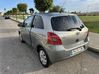 Usado Toyota Yaris 90 CV (66 kW) 2007 Gris / plata Utilitario