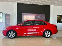 Usado VW Jetta Advance 110 CV (80 kW) 2016 Rojo Berlina