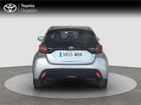 Usado Toyota Yaris Hybrid Active 116 CV (85 kW) 2022 Gris Utilitario