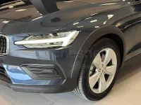 Usado Volvo V60 CC Momentum 190 CV (139 kW) 2019 Azul Familiar