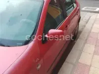 Usado Seat Leon 100 CV (73 kW) 2000 Rojo Utilitario