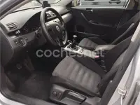 Usado VW Passat Sportline 140 CV (102 kW) 2005 Gris / plata Berlina