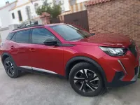 Usado Peugeot 2008 Allure 131 CV (96 kW) 2023 Rojo SUV