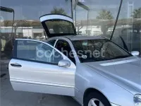 Usado Mercedes C180 143 CV (105 kW) 2004 Gris / plata Berlina
