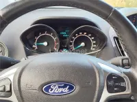 Usado Ford Tourneo Courier Titanium 100 CV (73 kW) 2017 Gris / plata Monovolumen