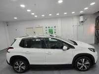 Usado Peugeot 2008 Allure 120 CV (88 kW) 2018 Blanco SUV