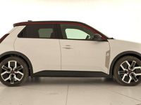 Usado Renault 5 E-Tech Techno 110 kW (150 CV) 2024 Blanco con techo negro Berlina