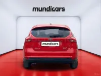 Usado Ford Focus Trend+ 125 CV (91 kW) 2015 Rojo Berlina