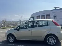 Usado Fiat Grande Punto Emotion 120 CV (88 kW) 2006 Verde Utilitario