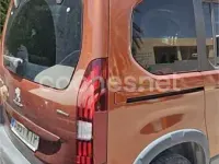 Usado Peugeot Rifter Allure 130 CV (95 kW) 2019 Granate Monovolumen