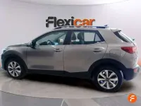 Usado Kia Stonic 101 CV (74 kW) 2024 Gris SUV