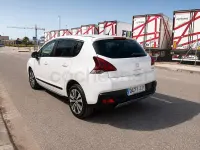 Usado Peugeot 3008 Access 130 CV (95 kW) 2015 Blanco Familiar