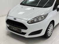 Usado Ford Fiesta Trend 75 CV (55 kW) 2017 Blanco Utilitario