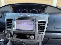 Usado Ssangyong (KGM) Rodius Limited 155 CV (114 kW) 2014 Gris / plata Monovolumen