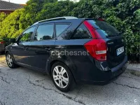 Usado Kia Ceed 90 CV (66 kW) 2011 Negro Utilitario