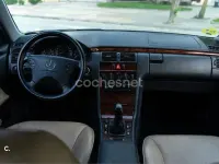 Usado Mercedes E240 Elegance 170 CV (125 kW) 2001 Verde Berlina