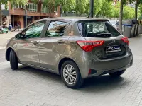 Usado Toyota Yaris Active 111 CV (81 kW) 2018 Gris / plata Berlina