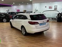 Usado Opel Astra Dynamic 136 CV (100 kW) 2018 Blanco Familiar