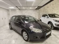 Usado Ford Focus Trend 125 CV (91 kW) 2014 Gris Utilitario