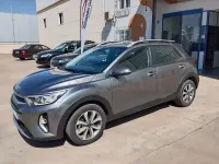 Usado Kia Stonic 100 CV (73 kW) 2025 Gris / plata SUV